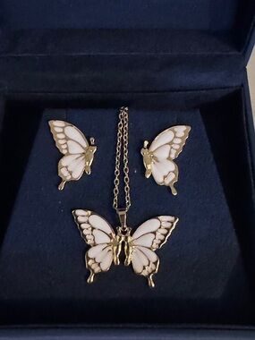 Mother’s Day Gift Gold Butterfly Pendant Necklace and Stud Earrings Set